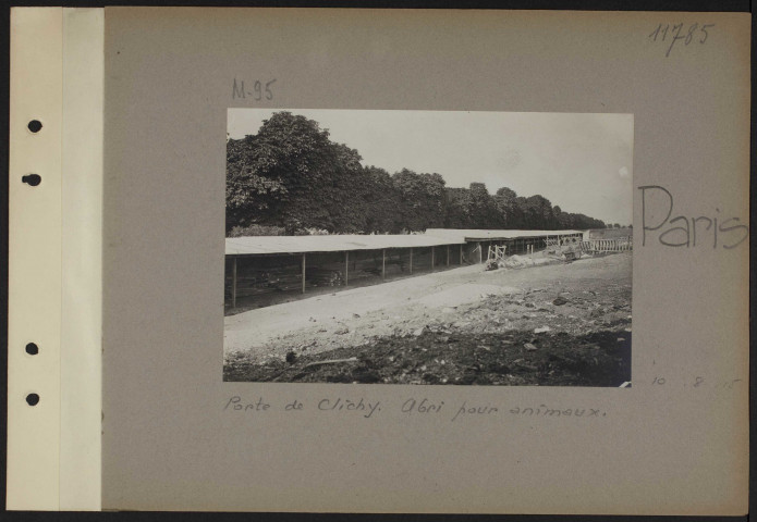 Paris. Porte de Clichy. Abri pour animaux