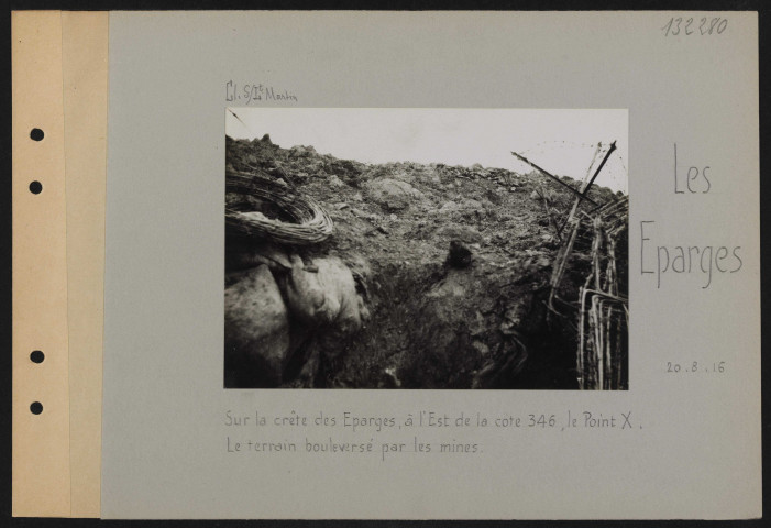 Les Éparges. Sur la crête des Éparges, à l'est de la Cote 346. Le point X. Le terrain bouleversé par les mines