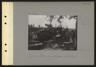 Curlu (près). Mortier de 280 ; manutention de l'obus