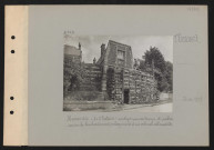 Thiescourt. Maison dite "Le château", protégée par des troncs d'arbre contre le bombardement ; ex-logement d'un colonel allemand