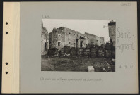 Saint-Agnant. Un coin du village bombardé et barricade