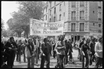 Photo d'une manifestation du Front Homosexuel d'Action Révolutionnaire