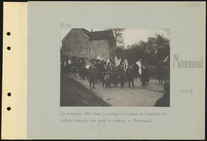 Montmirail. Les drapeaux alliés dans le cortège se rendant au cimetière des soldats français tués dans les combats de Montmirail
