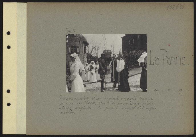 La Panne. Inauguration d'un temple anglais par le prince de Teck, chef de la mission militaire anglaise. Le prince avant l'inauguration