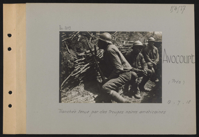 Avocourt (près). Tranchée tenue par des troupes noires américaines
