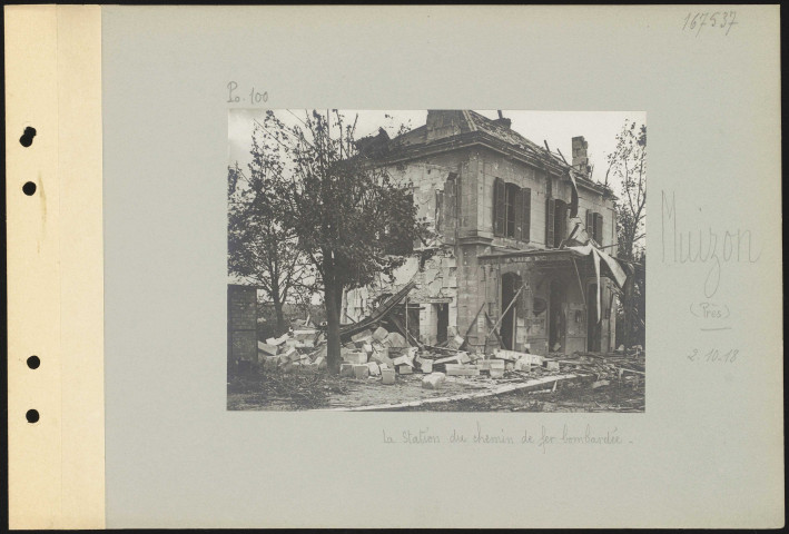 Muizon (près). La station du chemin de fer bombardé