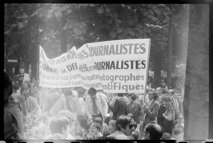 Manifestation des journalistes. Manifestation du MLF