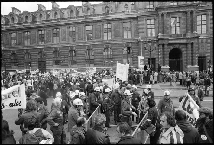 Manifestation des mineurs du Nord au Palais Royal. Meeting de LO : Arlette Laguiller