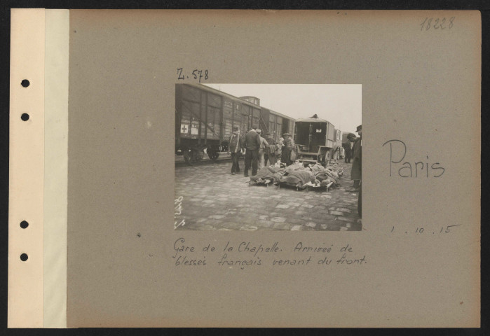 Paris. Gare de la Chapelle. Arrivée de blessés français venant du front