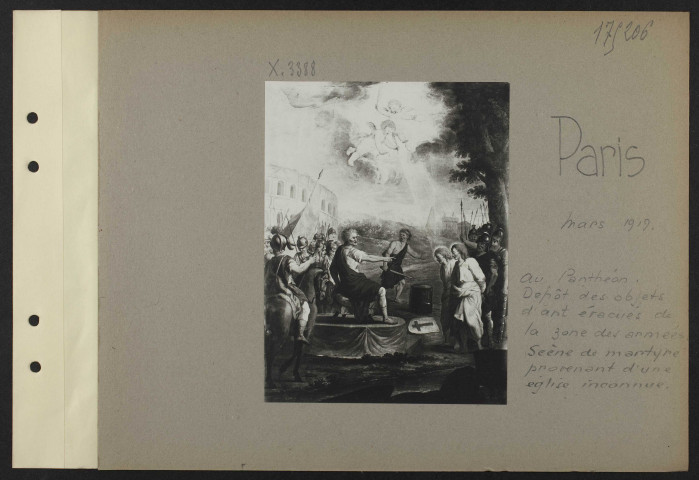 Paris. Au Panthéon. Dépôt des objets d'art évacués de la zone des armées. Scène de martyre provenant d'une église inconnue