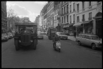 Scènes de rue à Paris. Elections de la MNEF. Discours d'Edmond Tamiz et Antoine Bourseiller