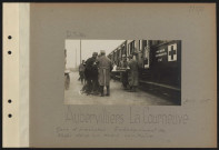 Aubervilliers - La Courneuve. Gare d'évacuation. Embarquement de blessés dans un train sanitaire