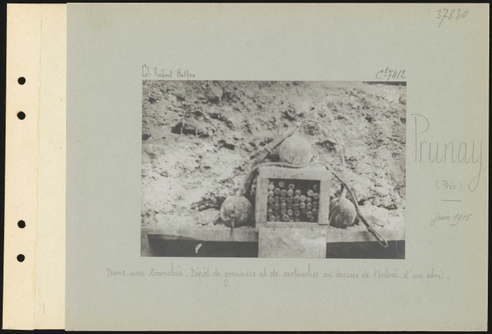 Prunay (près). Dans une tranchée. Dépôt de grenades et de cartouches au dessus de l'entrée d'un abri