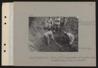 Boisicourt. Camp d'expériences : canon de 75T, préparation de l'emplacement de batterie dans un trou de torpille