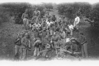 Groupe de brigadistes avant la bataille de l'Ebre. En bas complètement à gauche Kotlarz