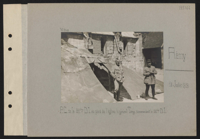 Rémy. PC de la 121e DI au pied de l'église : le général Targe commandant la 121e DI