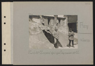 Rémy. PC de la 121e DI au pied de l'église : le général Targe commandant la 121e DI