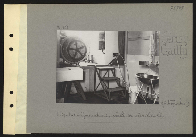Cérisy-Gailly. Hôpital d'évacuations ; salle de stérilisation