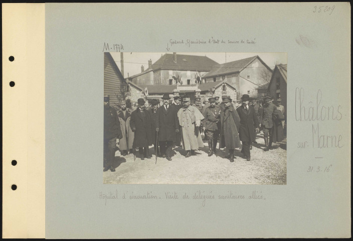 Châlons-sur-Marne. Hôpital d'évacuation. Visite de délégués sanitaires alliés