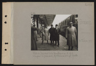 Beauvais. Visite du président de la République au GQG. À la gare ; arrivée du président, M. Briand et le général Nivelle