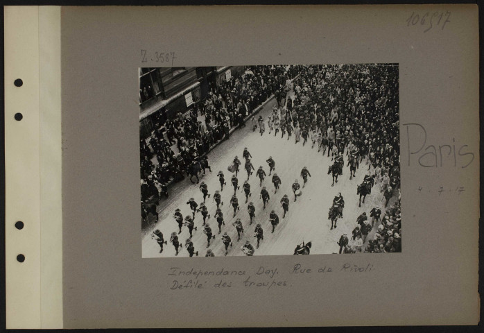 Paris. Independance Day. Rue de Rivoli. Défilé des troupes