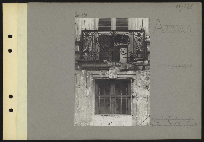 Arras. Rue des Teinturiers. Maison avec balcon Louis XV
