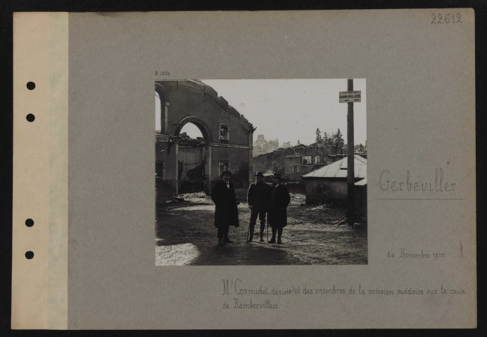 Gerbéviller. M. Cornudet, député, et des membres de la mission suédoise sur la route de Rambervillers