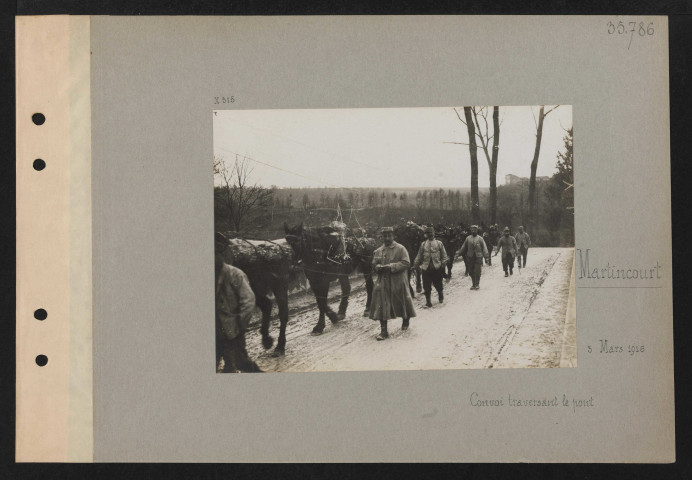 Martincourt. Convoi traversant le pont