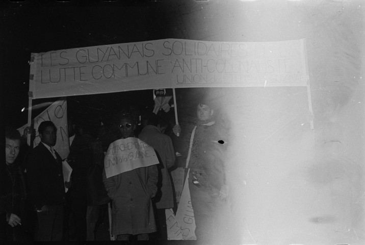 Tract du Mouvement jeune révolution (MJR). Manifestation des Guadeloupéens