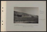 Méry (près). Tank Schneider gagnant leurs positions de départ pour une contre attaque