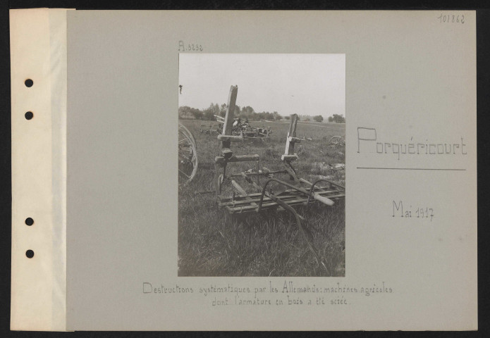 Porquéricourt. Destructions systématiques par les Allemands : machines agricoles dont l'armature en bois a été sciée