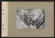 La Chapelotte (nord de Celles). Boyau. Annamites portant la soupe aux premières lignes