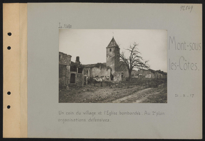 Mont-sous-les-Côtes. Un coin du village et l'église bombardés. Au premier plan, organisations défensives