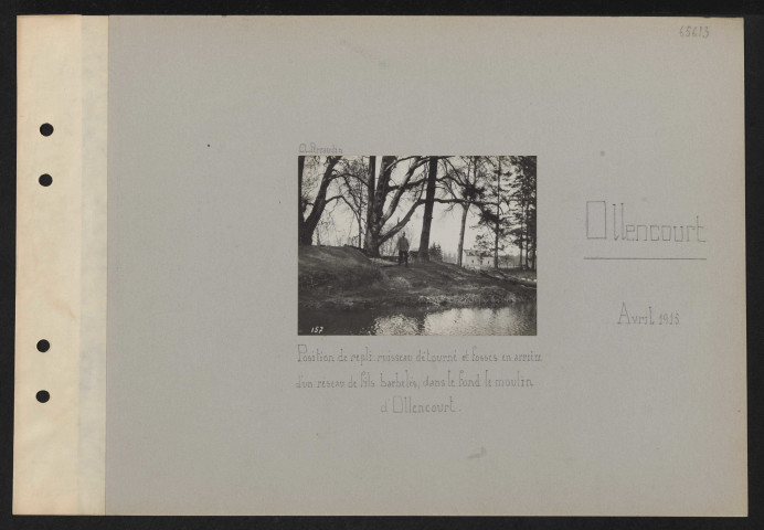 Ollencourt. Position de repli : ruisseau détourné et fossés en arrière d'un ruisseau de fils barbelés ; dans le fond le moulin d'Ollencourt