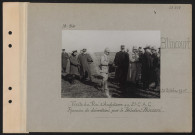 Blincourt. Visite du roi d'Angleterre au deuxième CAC. Remise de décorations par le président Poincaré