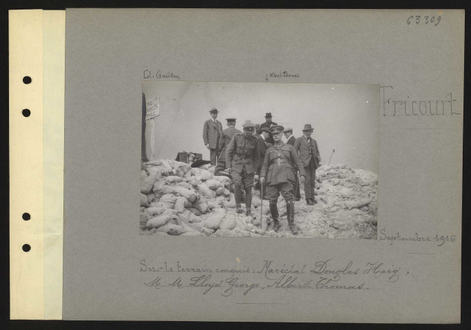 Fricourt. Sur le terrain conquis : maréchal Douglas Haig, messieurs Lloyd George, Albert Thomas